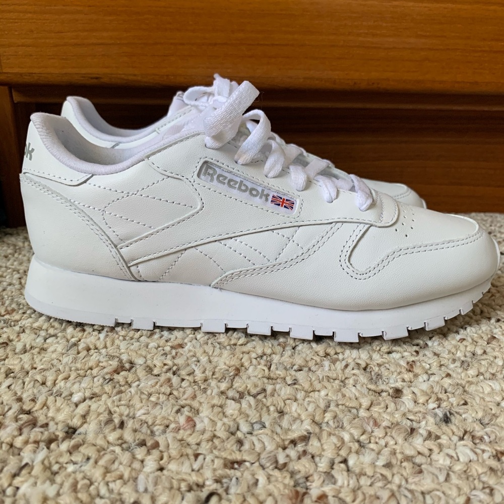Reebok Classic Leather Women’s Shoes - size 6.5
